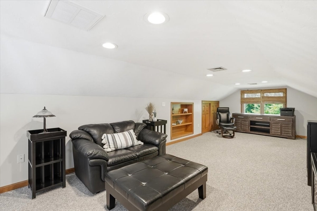 1 Hawthorne St Property Photo 30