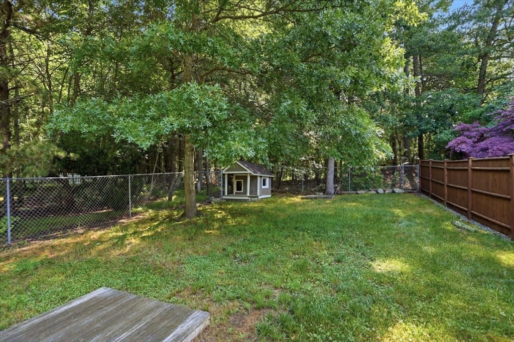 1 Hawthorne St Property Photo 37