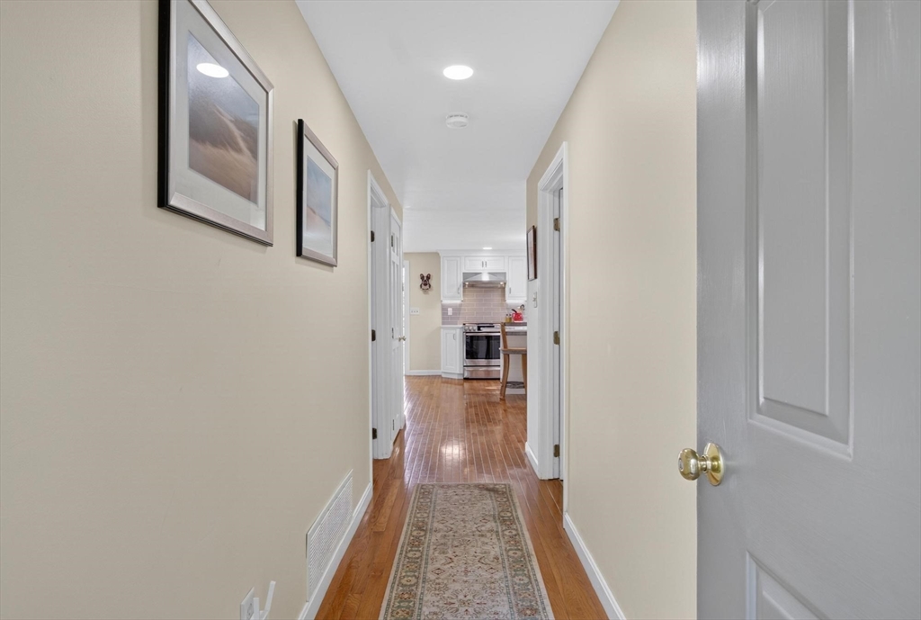 20 Iroquois Ave. Property Photo 4