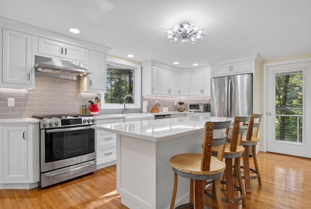 20 Iroquois Ave. Property Photo 6