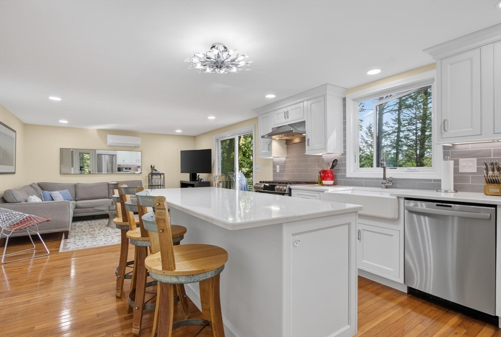20 Iroquois Ave. Property Photo 7
