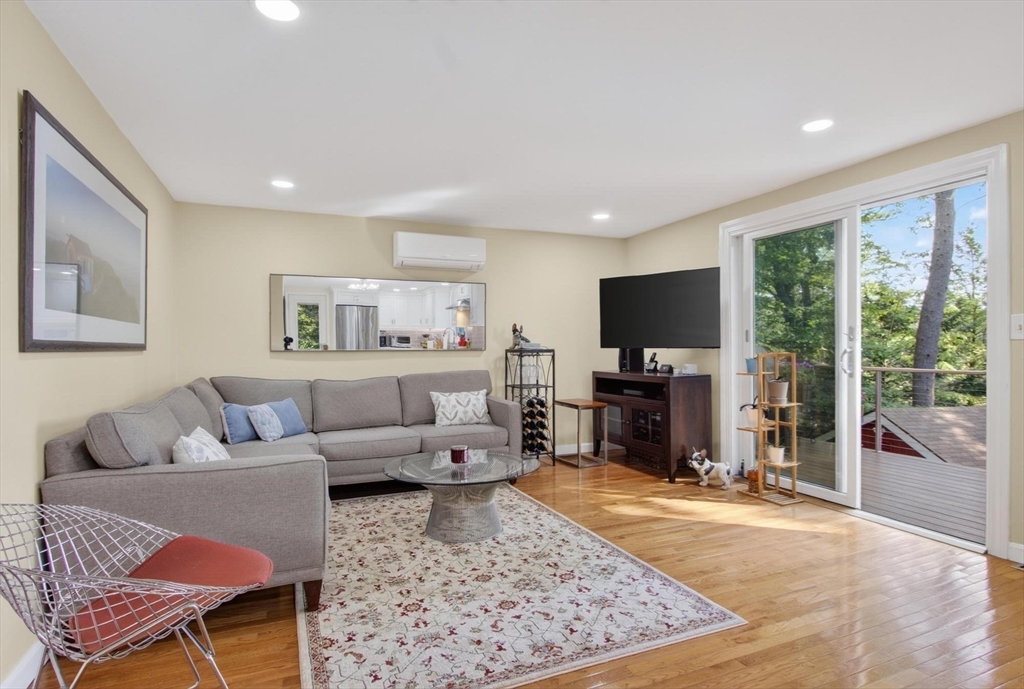 20 Iroquois Ave. Property Photo 9