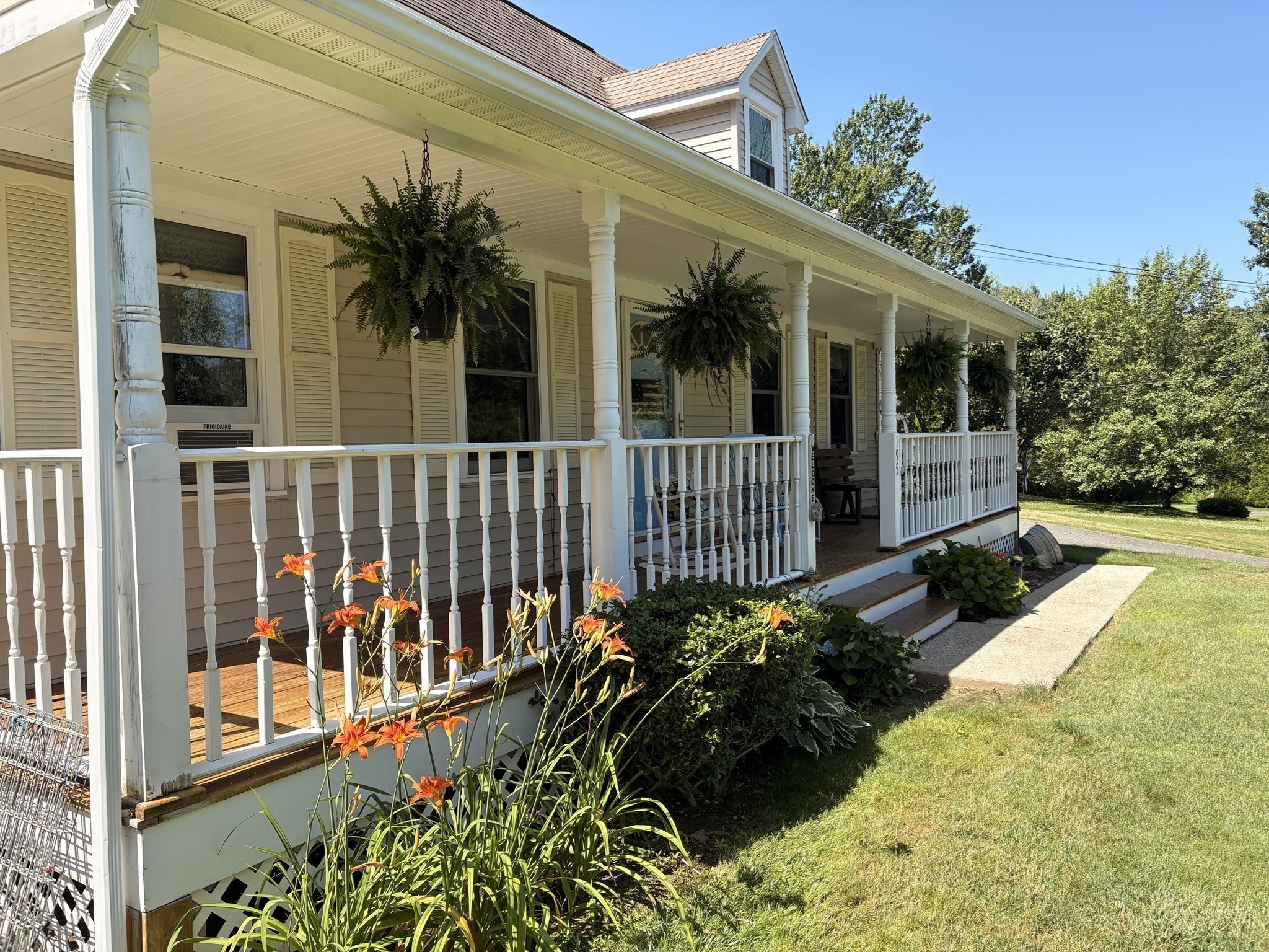 195 Brimfield Road Property Photo 8