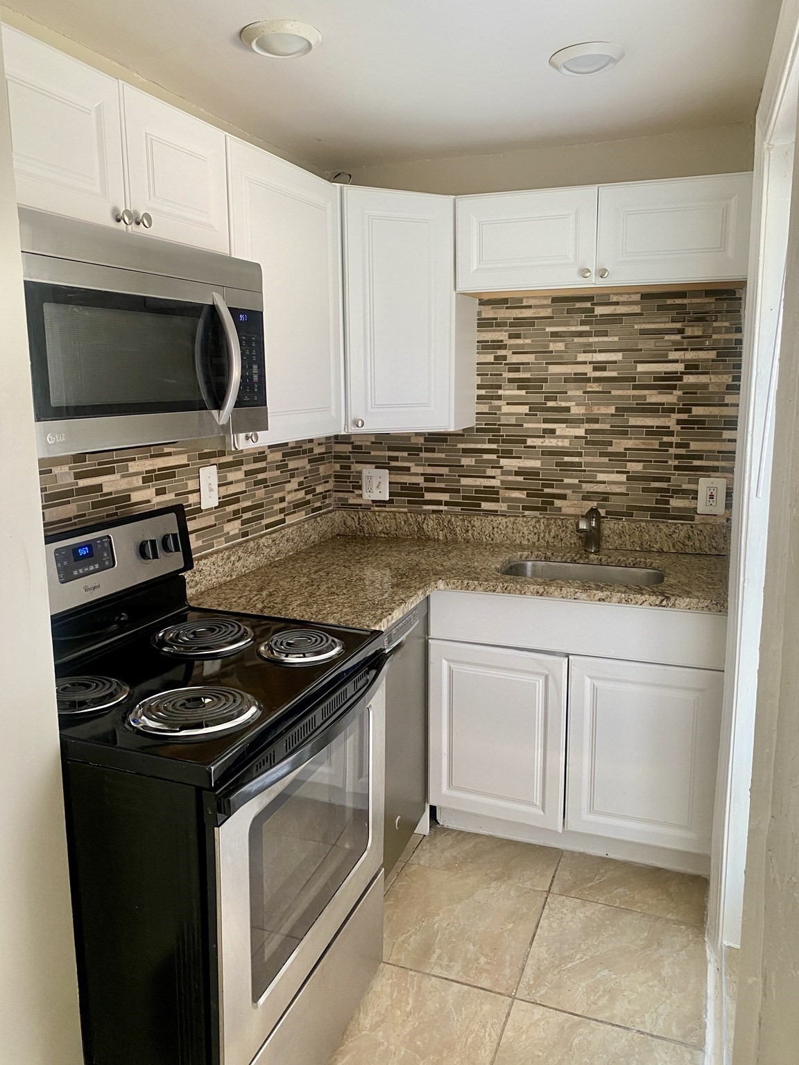 32 Hinckley Street # 1r Property Photo 1