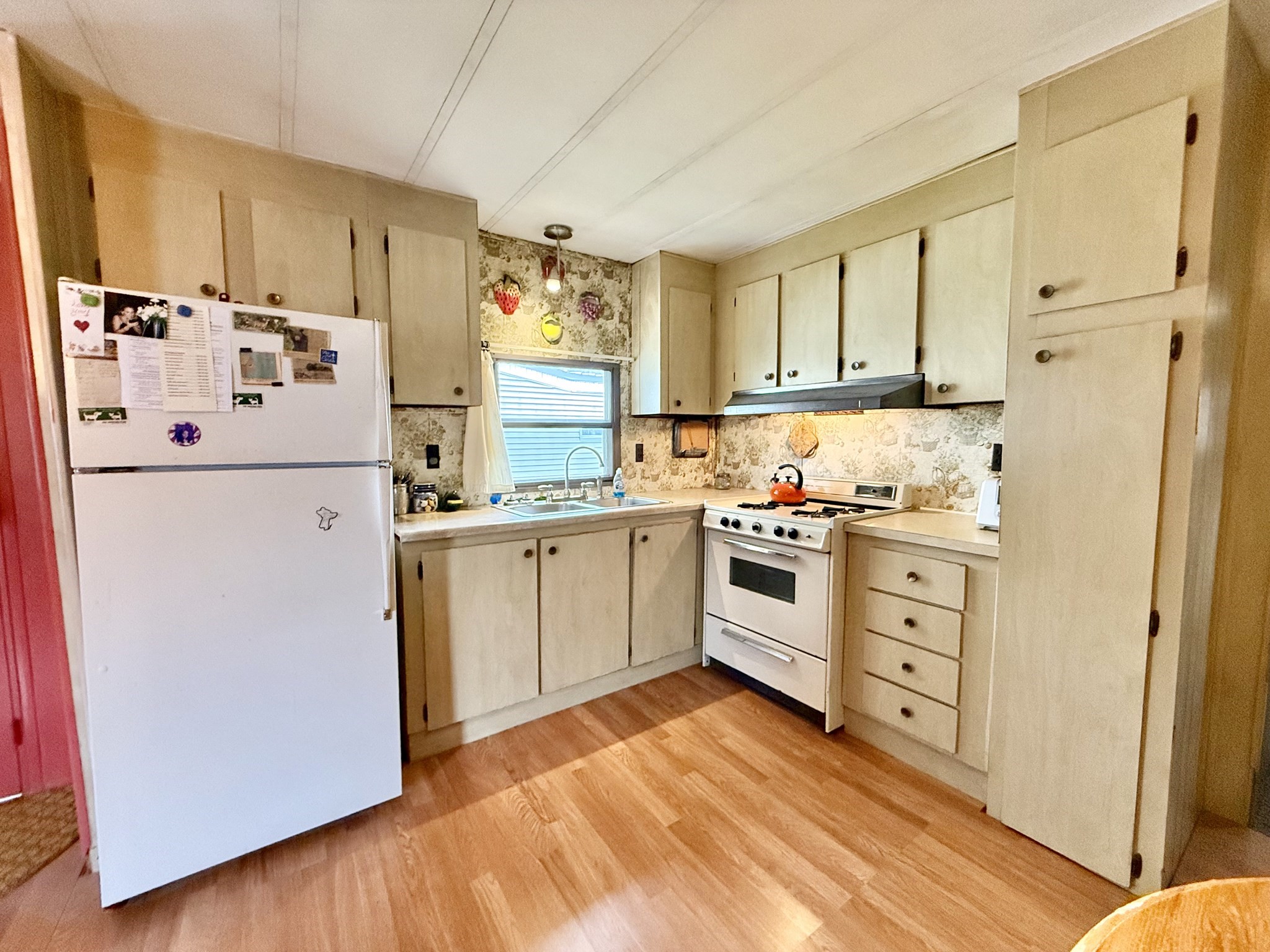37 Klondike Ave Property Photo 11