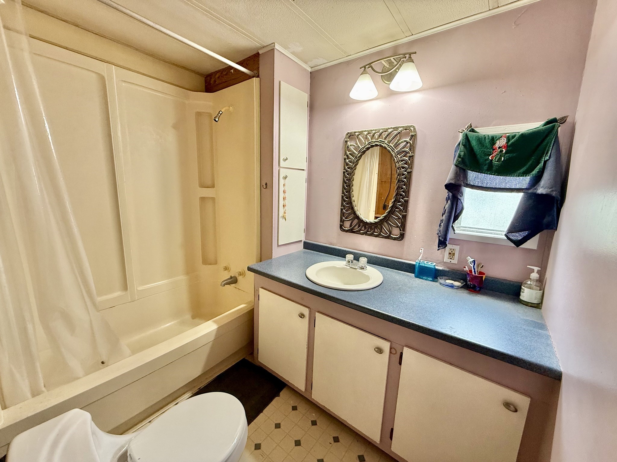 37 Klondike Ave Property Photo 16