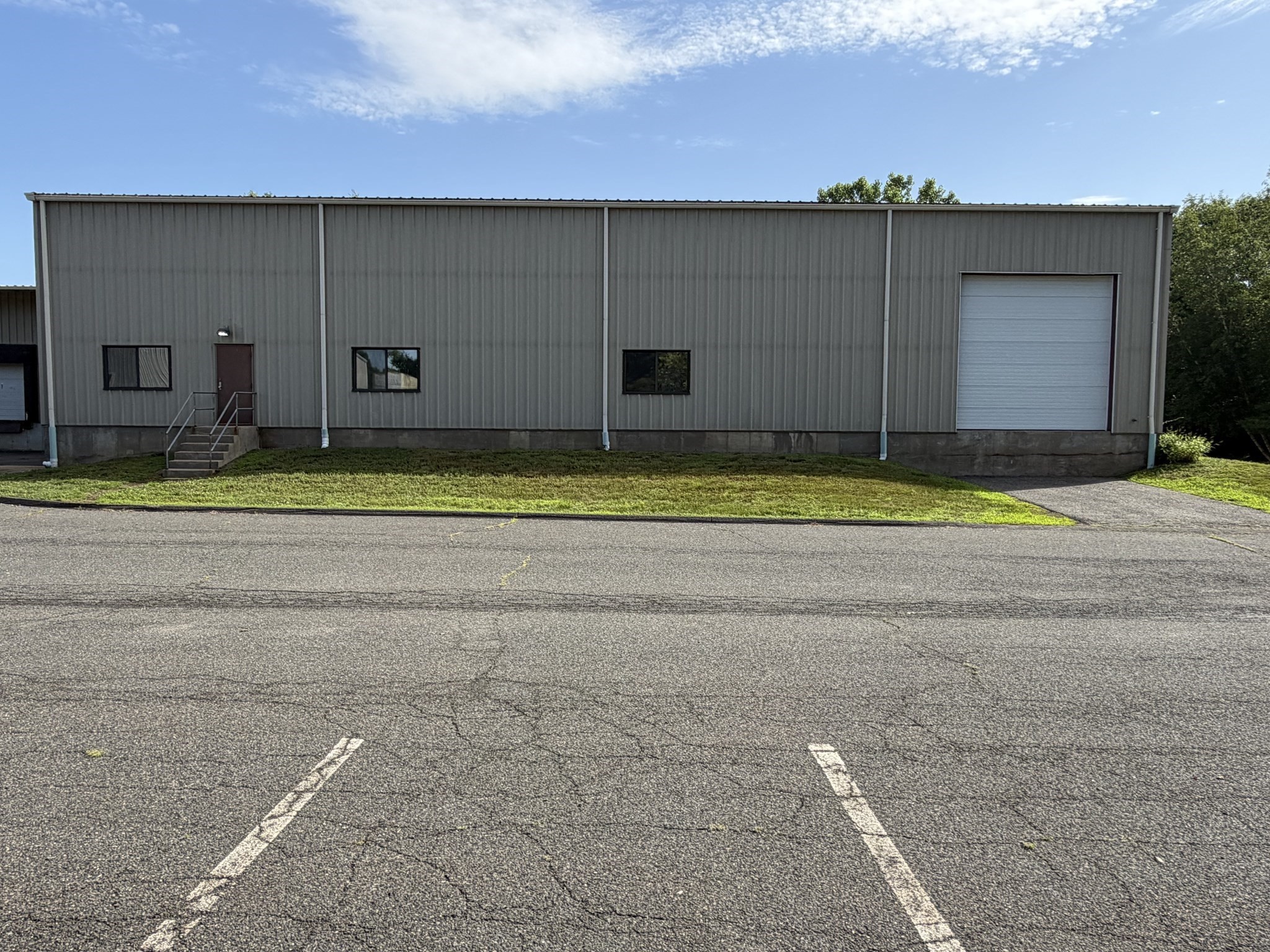 6 Industrial Pkwy Property Photo 1
