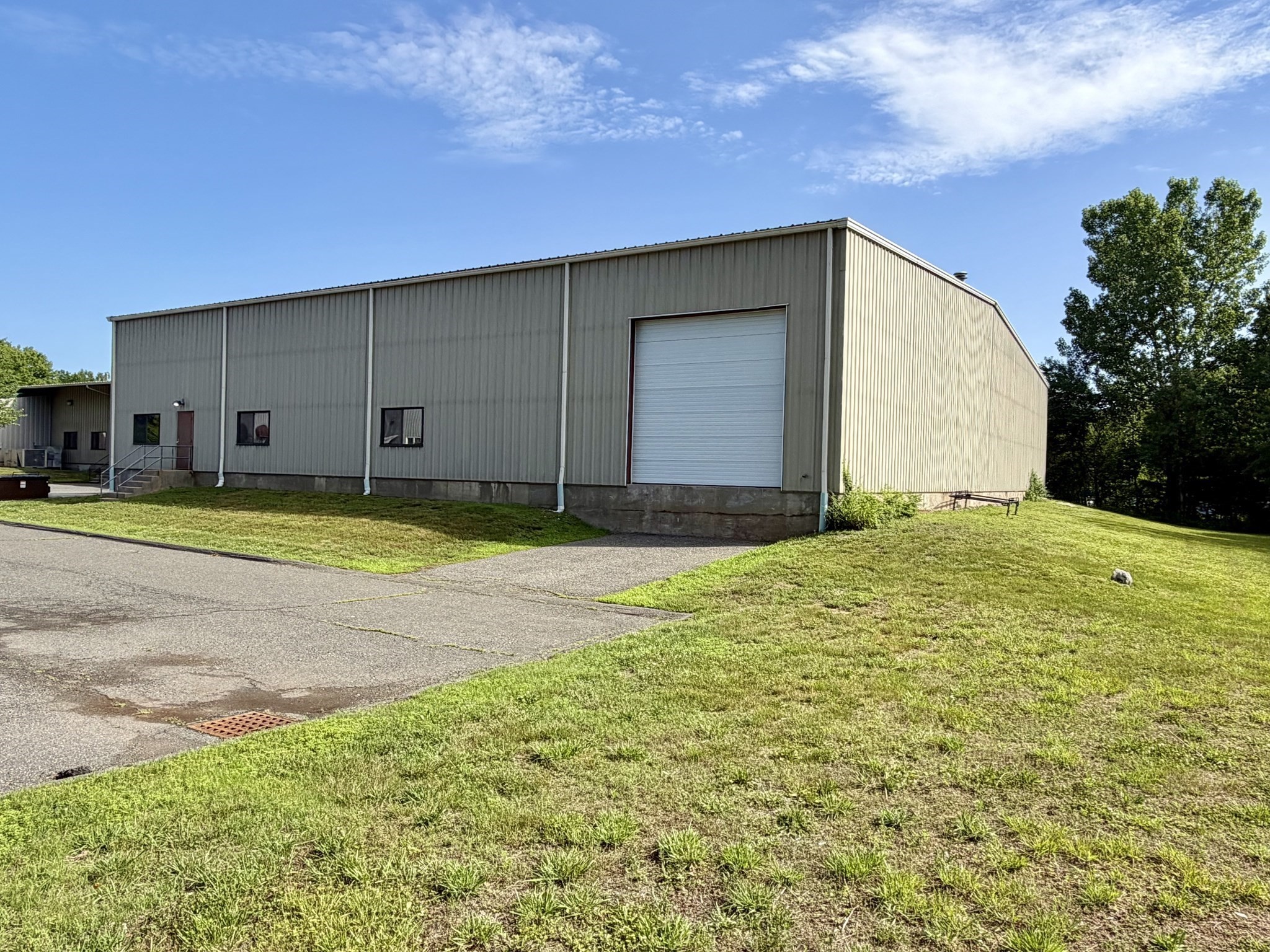 6 Industrial Pkwy Property Photo 2