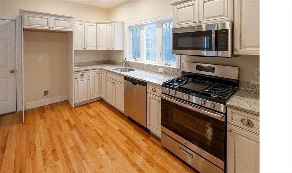 660 Mayflower Landing Property Photo 6