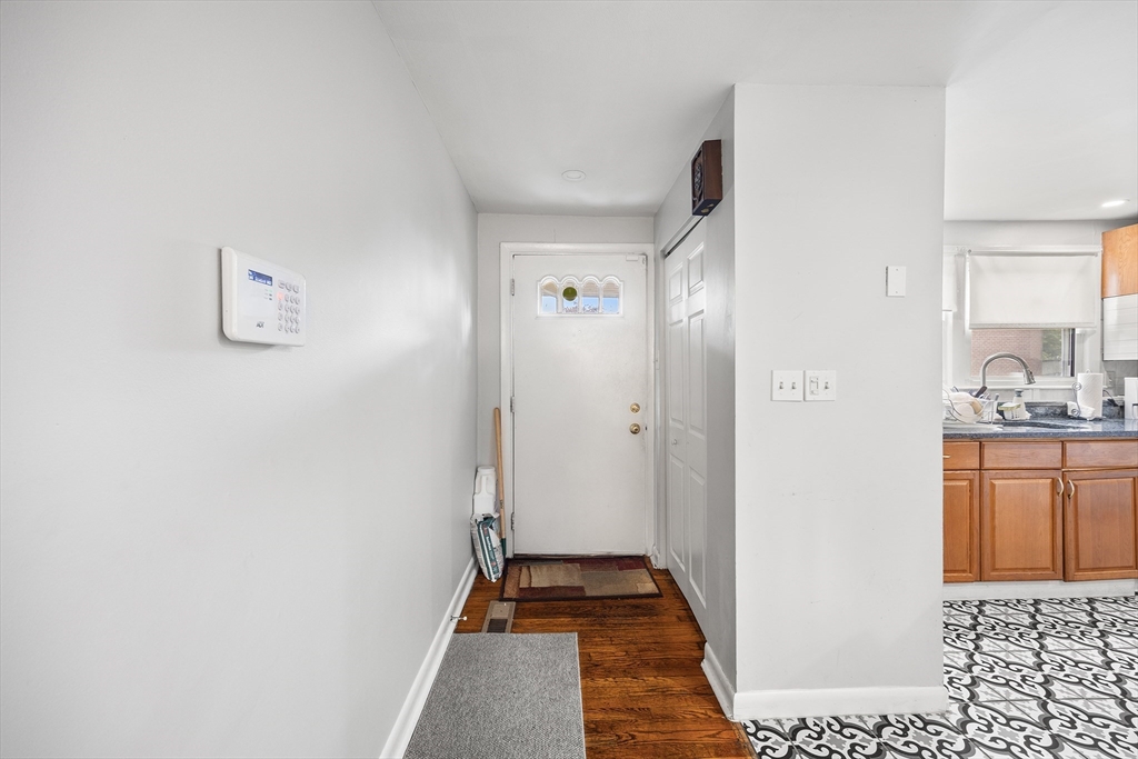 21 Hilton Ter Property Photo 6