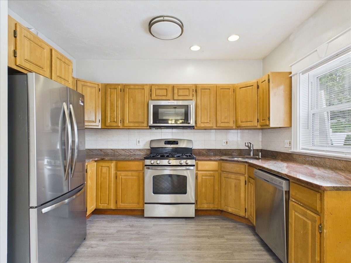 11 Woodrow Ave # 11 Property Photo 7