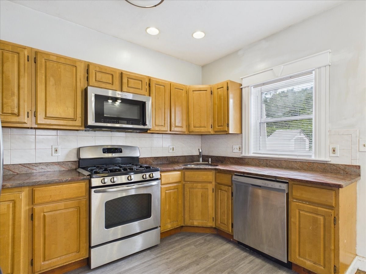 11 Woodrow Ave # 11 Property Photo 8