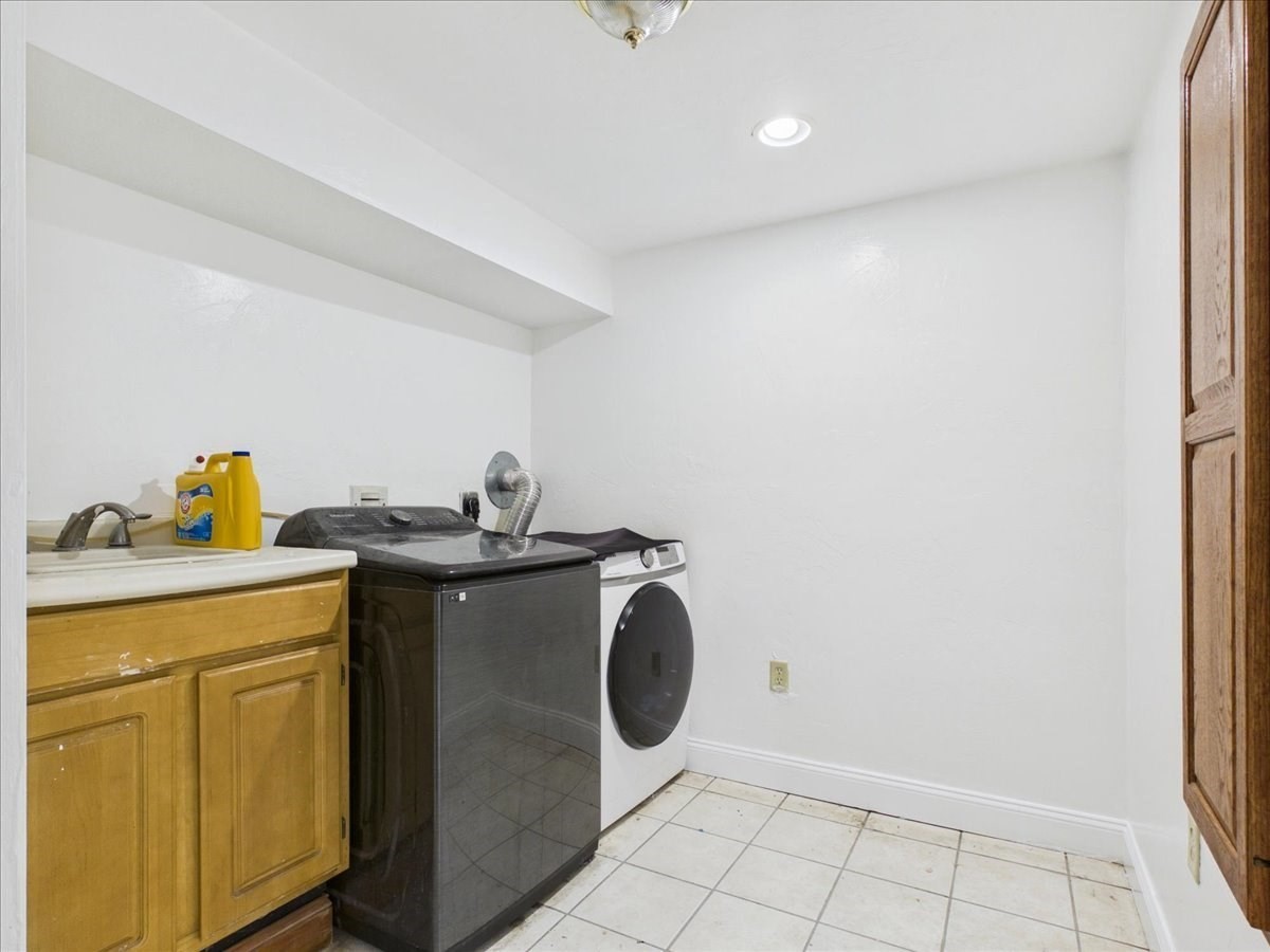 11 Woodrow Ave # 11 Property Photo 26