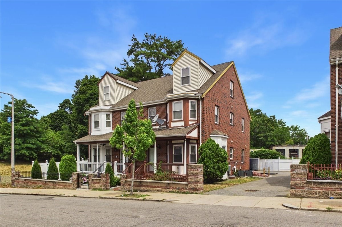 11 Woodrow Ave # 11 Property Photo 32