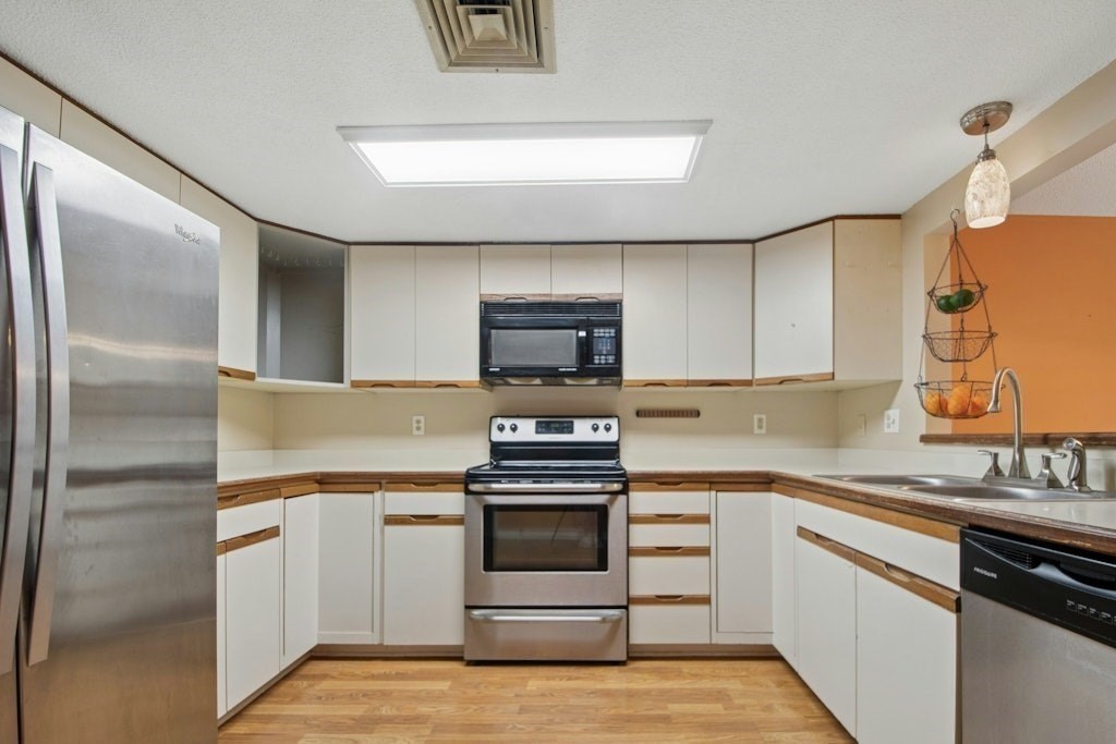 4 Herbert Drive # B Property Photo 8