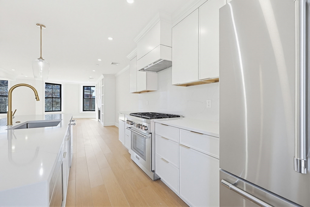 667 Tremont Ph Property Photo 3
