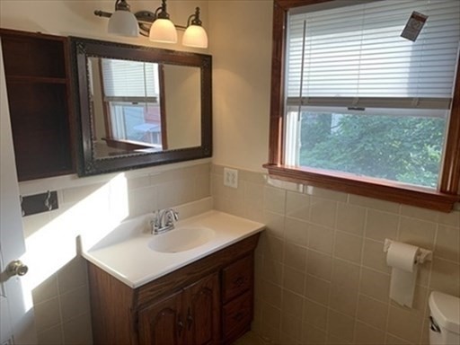 32 Harding Ave Property Photo 9