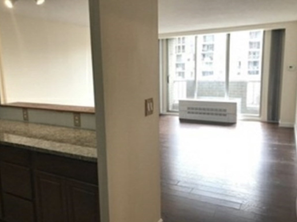 44 Washington St # 404 Property Photo 5