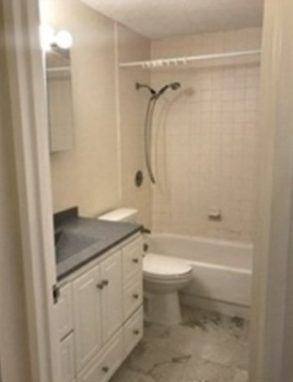 44 Washington St # 404 Property Photo 9