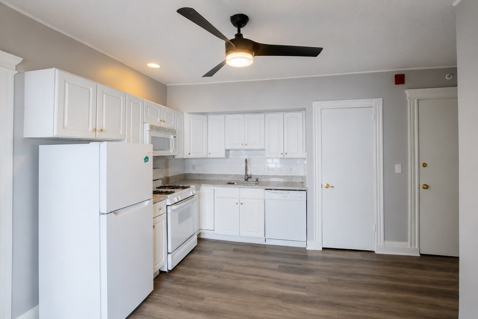 285 Lynn Shore Dr. # 302 Property Photo 11