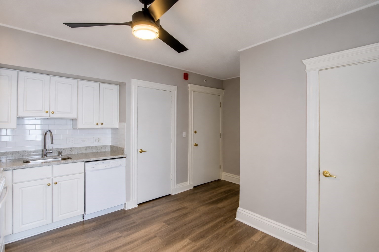 285 Lynn Shore Dr. # 302 Property Photo 12