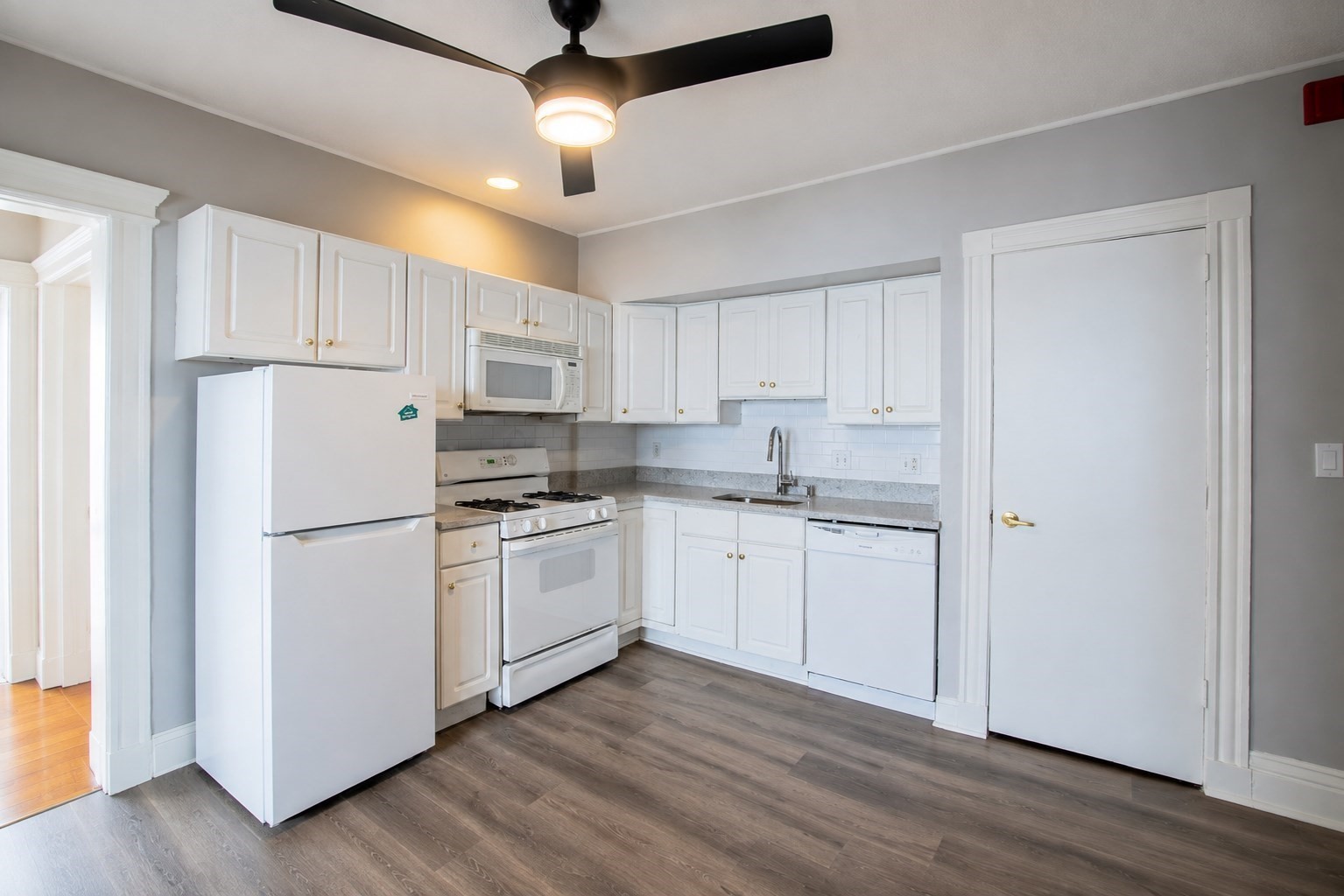 285 Lynn Shore Dr. # 302 Property Photo 13