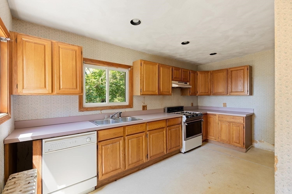 12 Lookout St. Property Photo 16