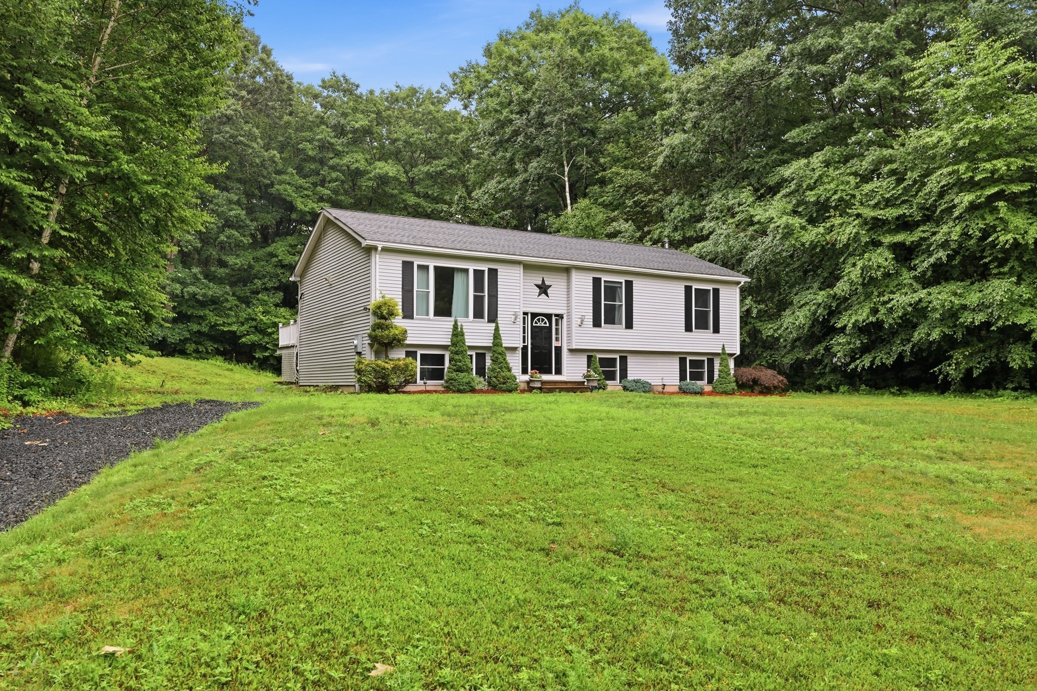 570 Woodland Way Property Photo 2
