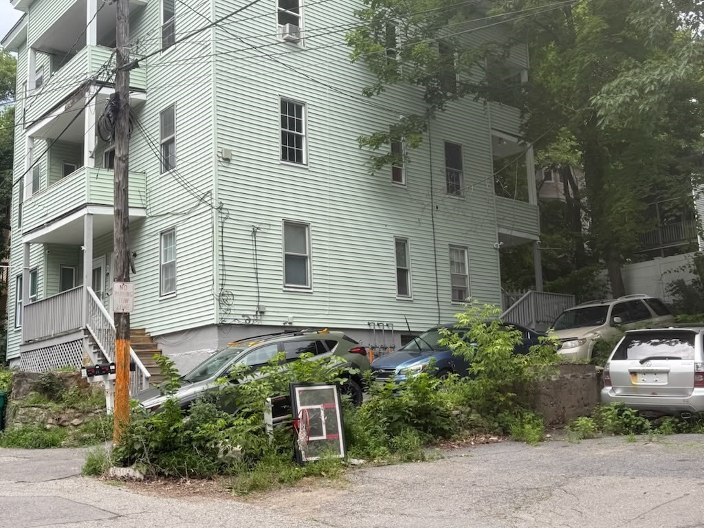 21-23 Omena Pl Property Photo 2