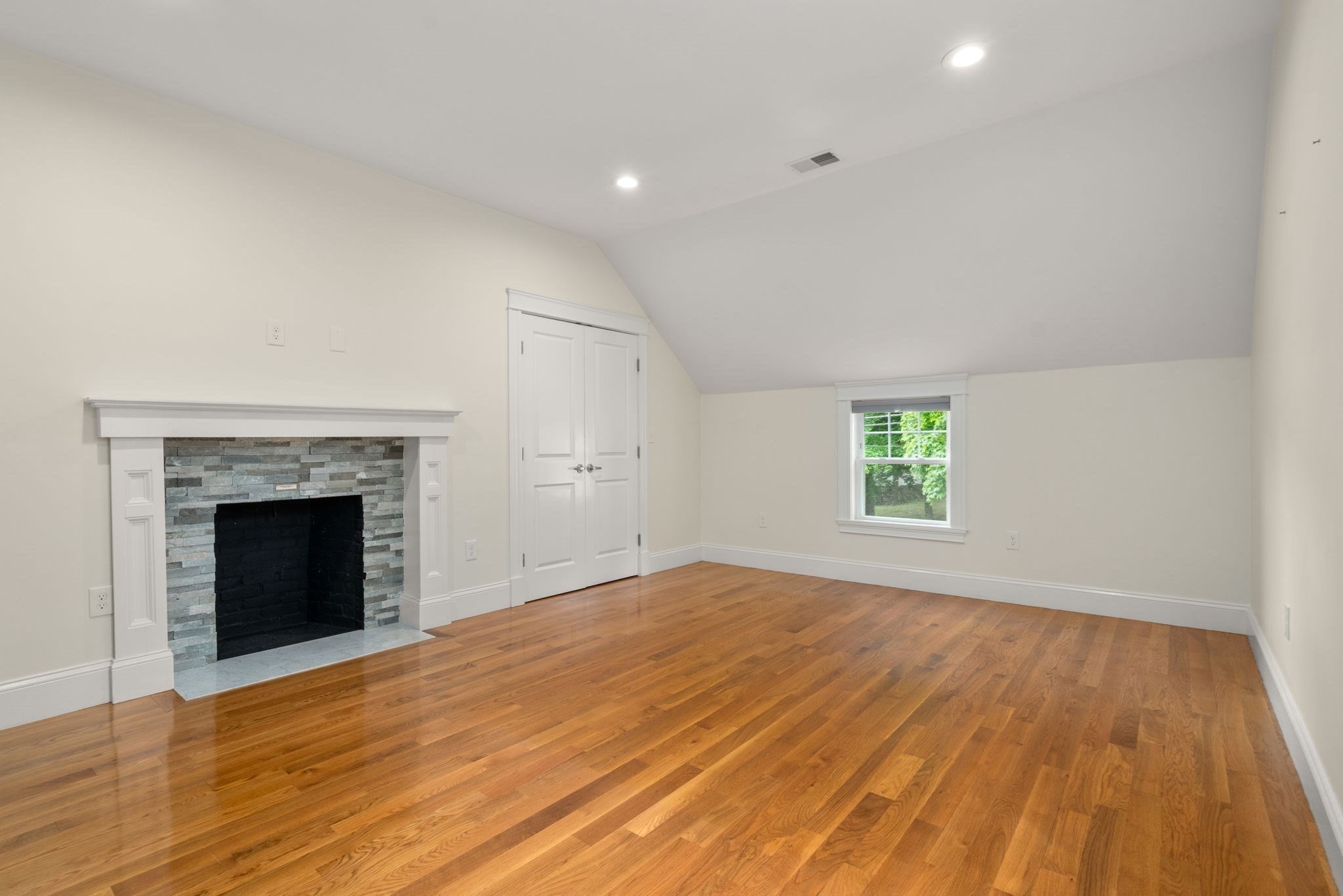 79 Grove St Property Photo 36