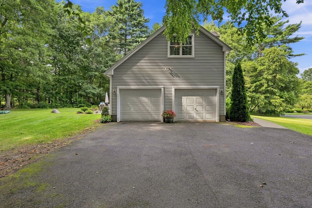 30 Sylvan Circle Property Photo 8