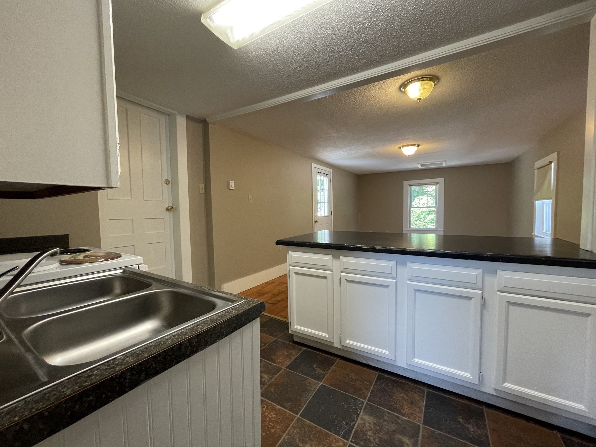 531 Summer St Property Photo 10