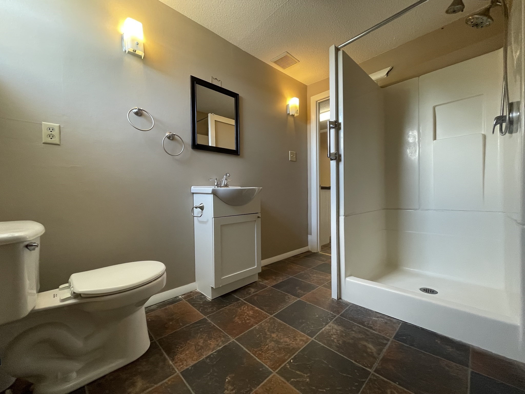 531 Summer St Property Photo 11