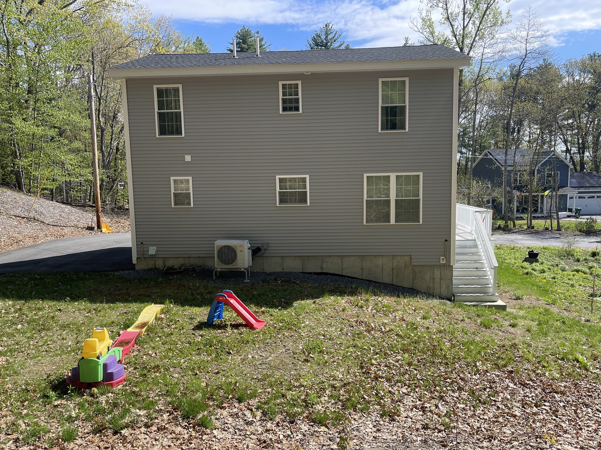 122 Swan Ave Property Photo 3