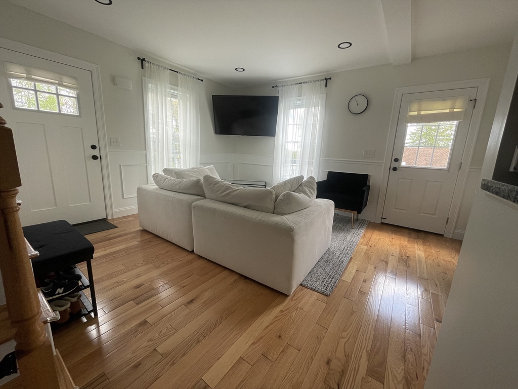 122 Swan Ave Property Photo 4