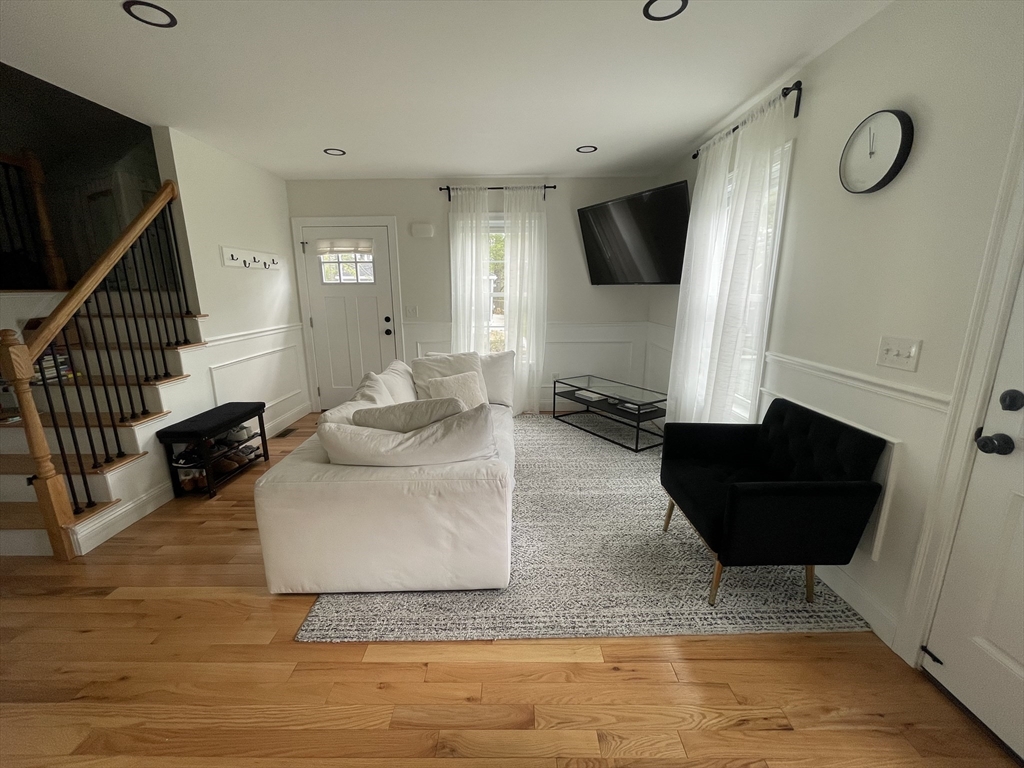 122 Swan Ave Property Photo 5