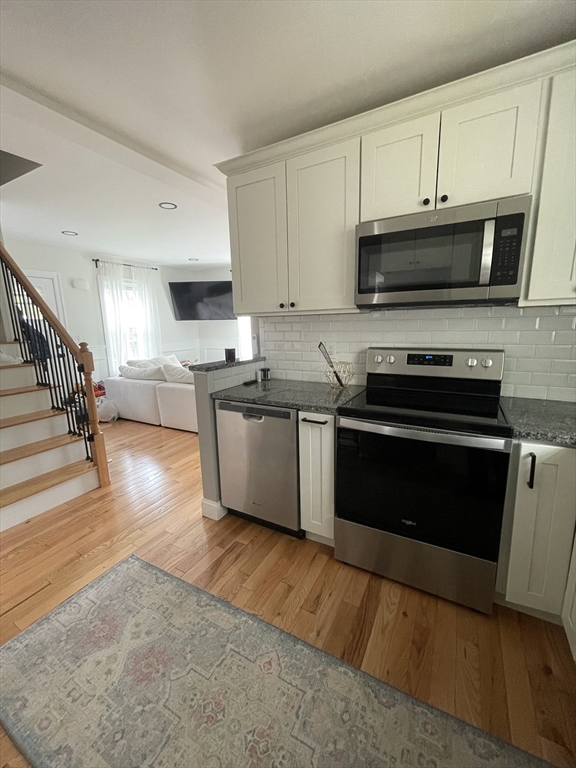 122 Swan Ave Property Photo 9