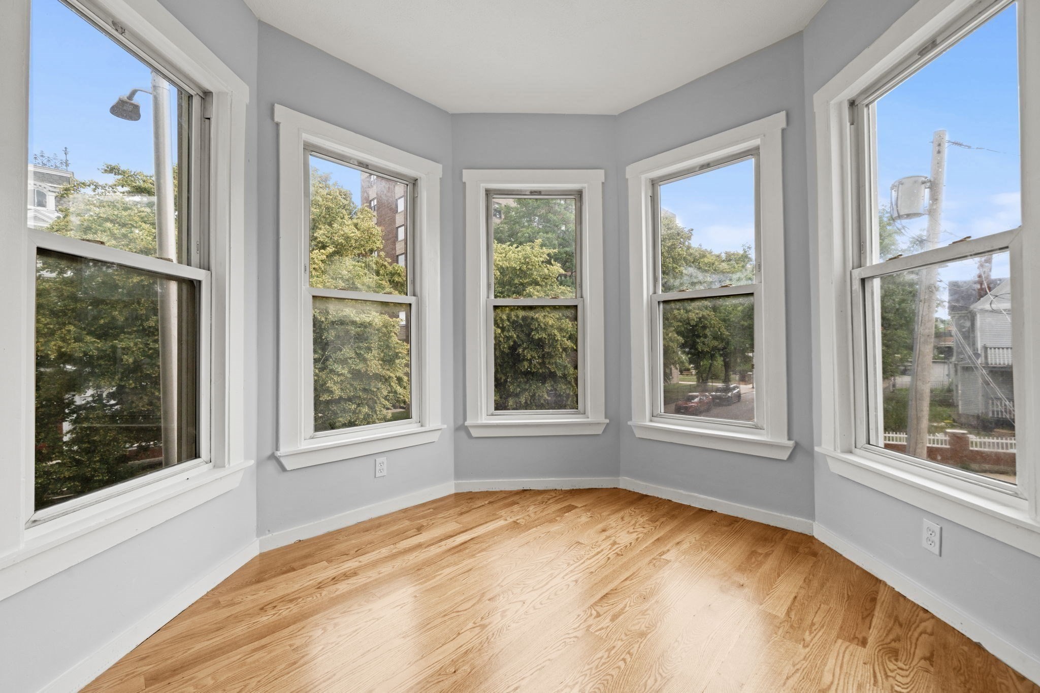 162 Washington St Property Photo 4