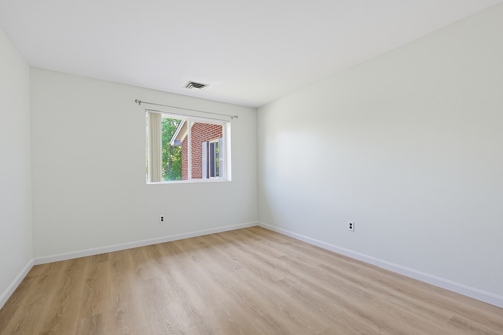 31 Bayberry Dr # 4 Property Photo 19