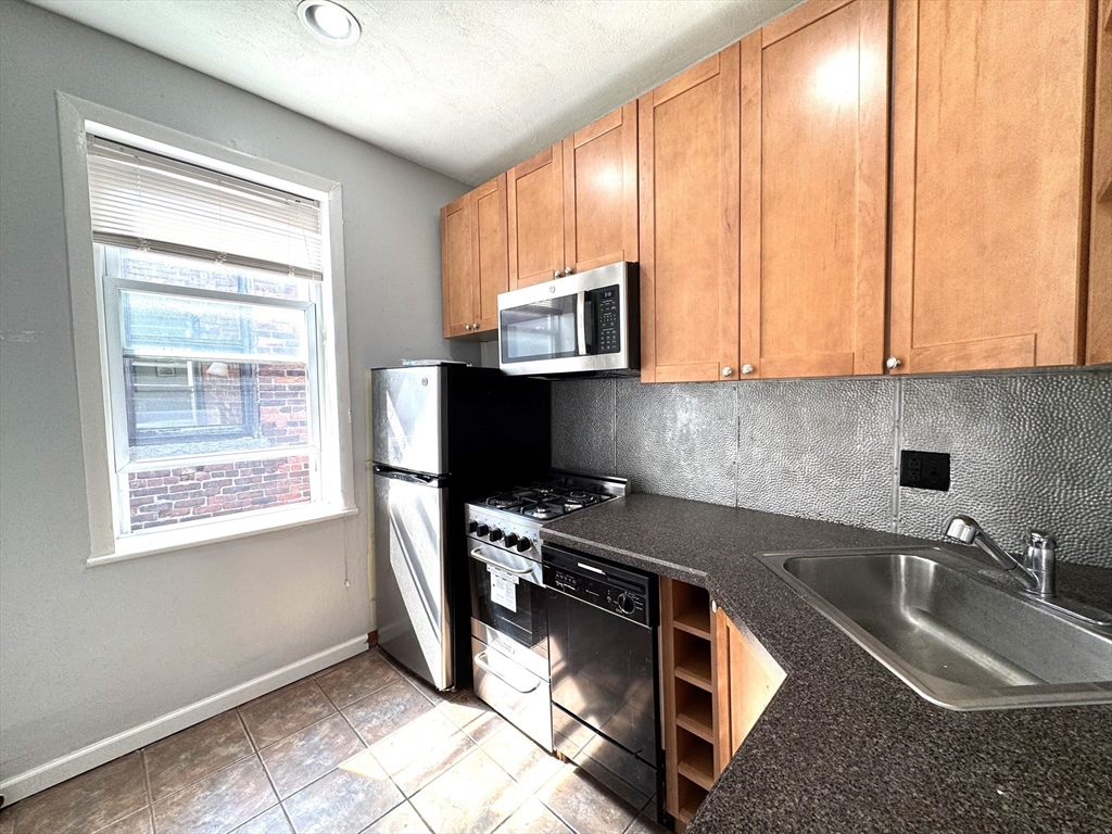 11 Irving Street # 7 Property Photo 1