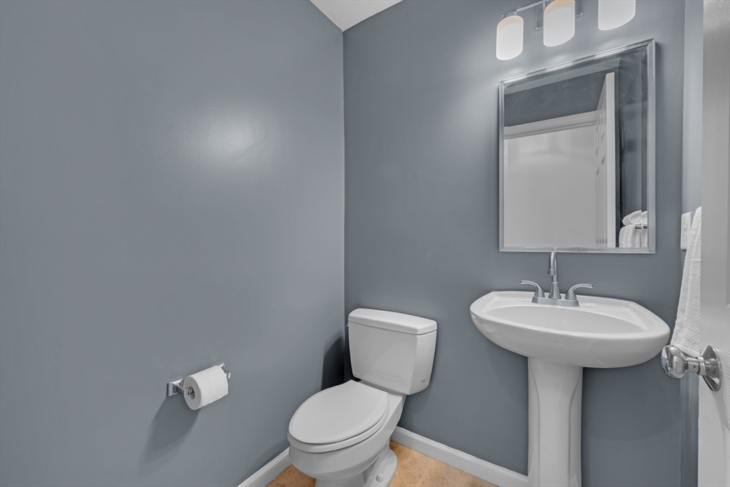 27 Robert Cir # 27 Property Photo 15