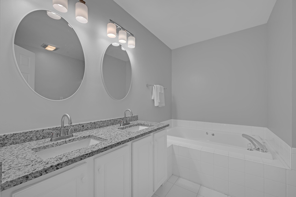 27 Robert Cir # 27 Property Photo 28