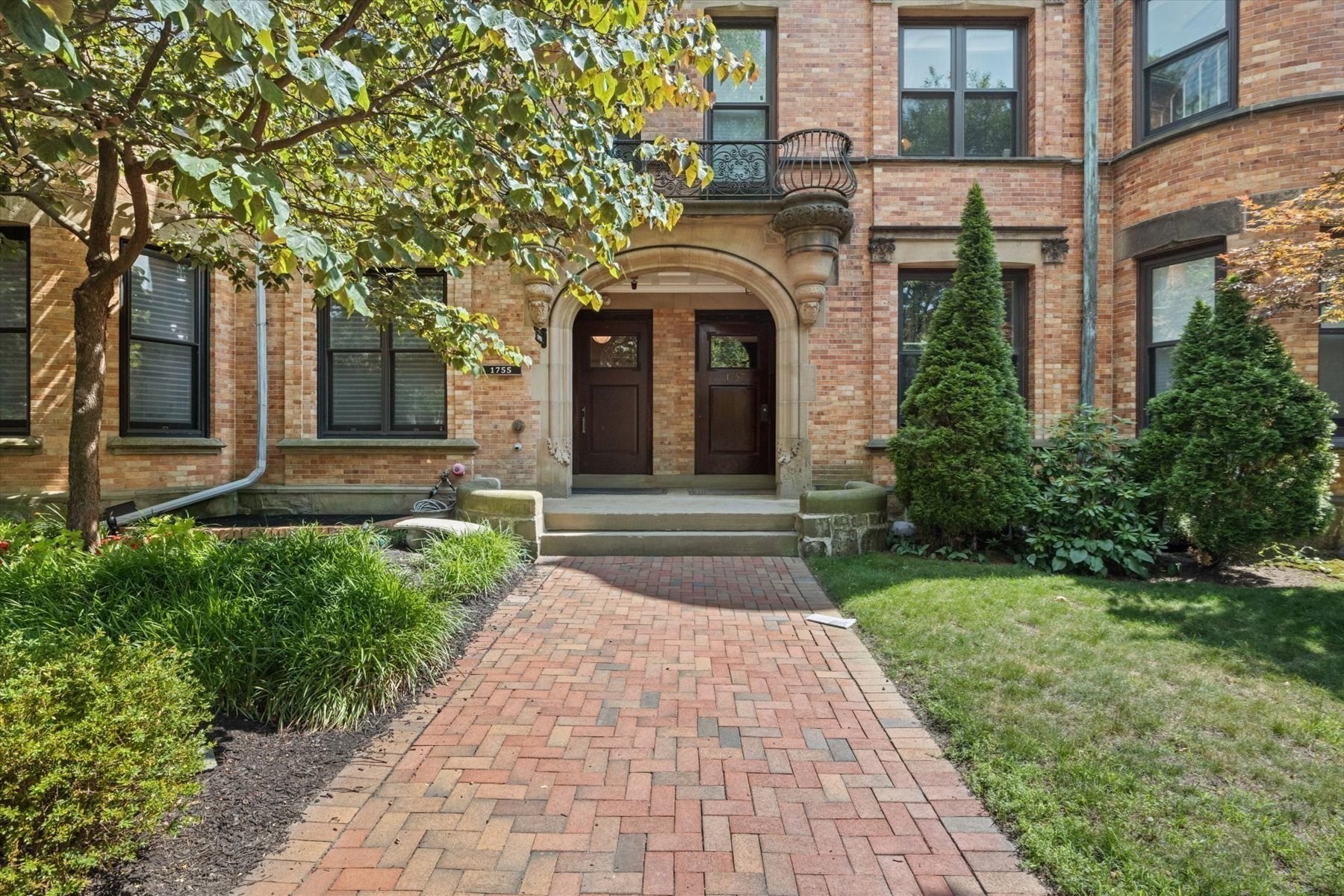1757 Beacon # 3 Property Photo 1