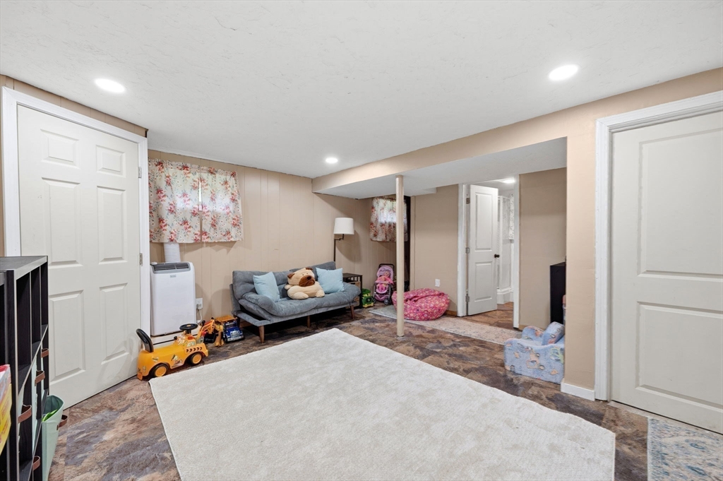 544 Spring St Property Photo 24