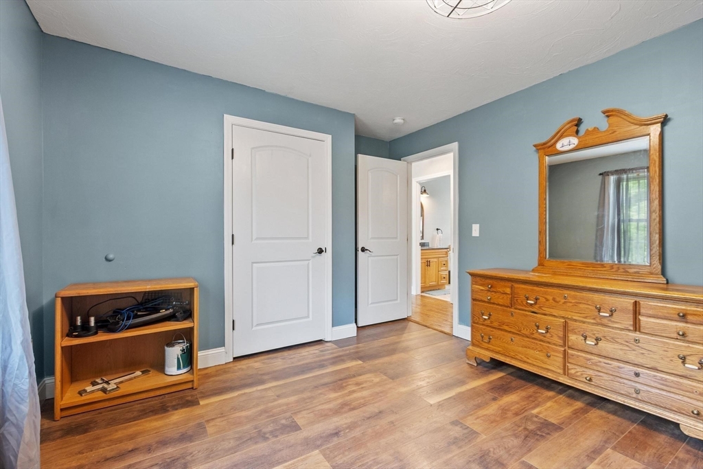 365 Benjamin St Property Photo 36