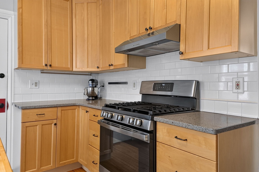 39 Burnside Ave # 2 Property Photo 12