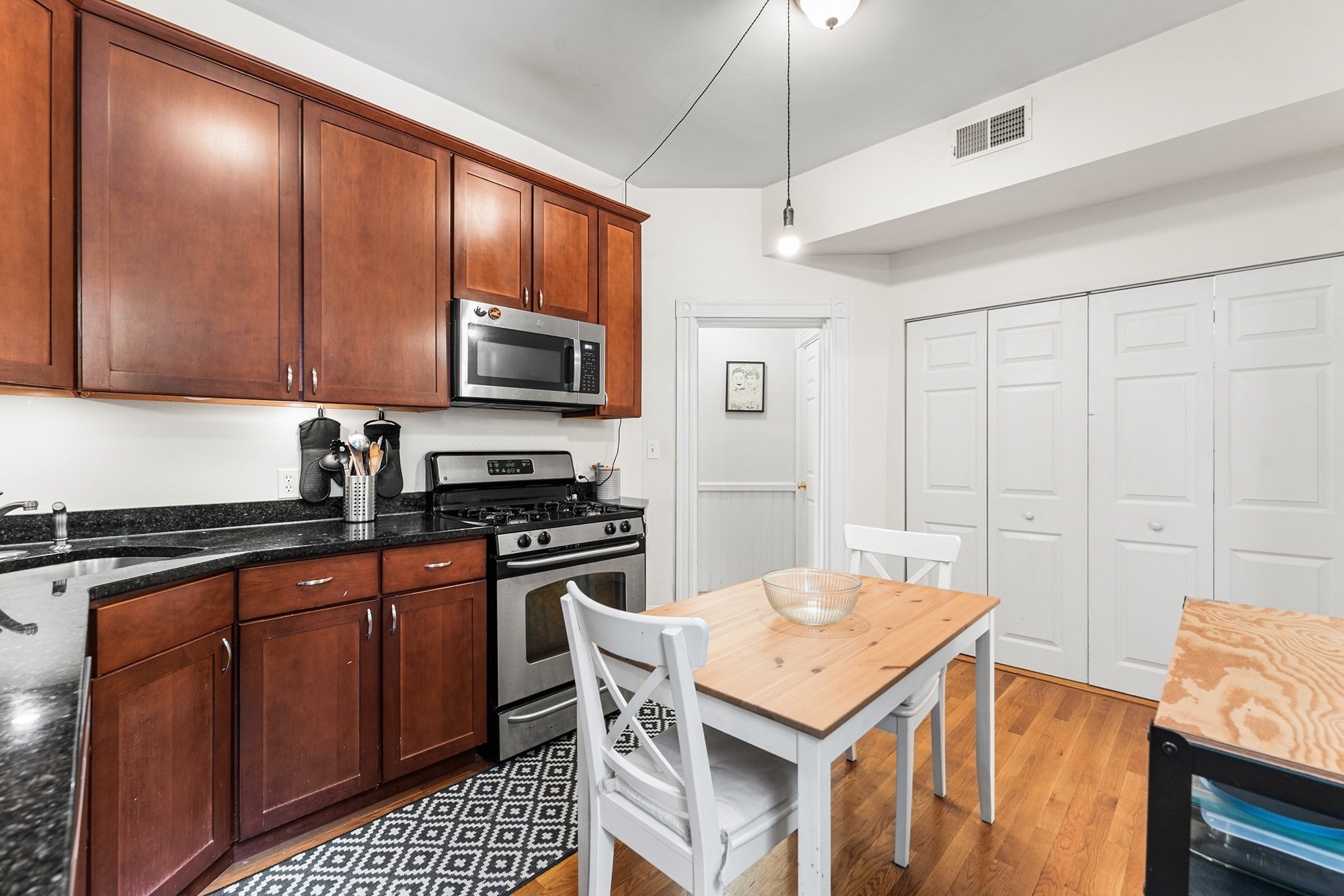 40 Rockview St # 3 Property Photo 8