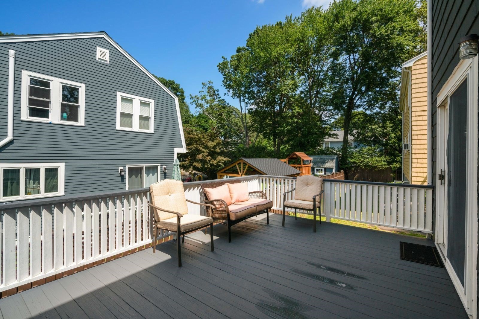 42 Rockland Ave Property Photo 2