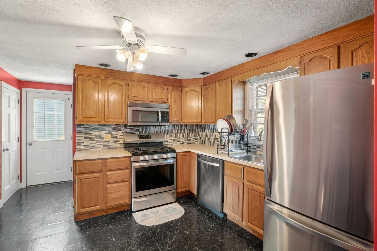 42 Rockland Ave Property Photo 3