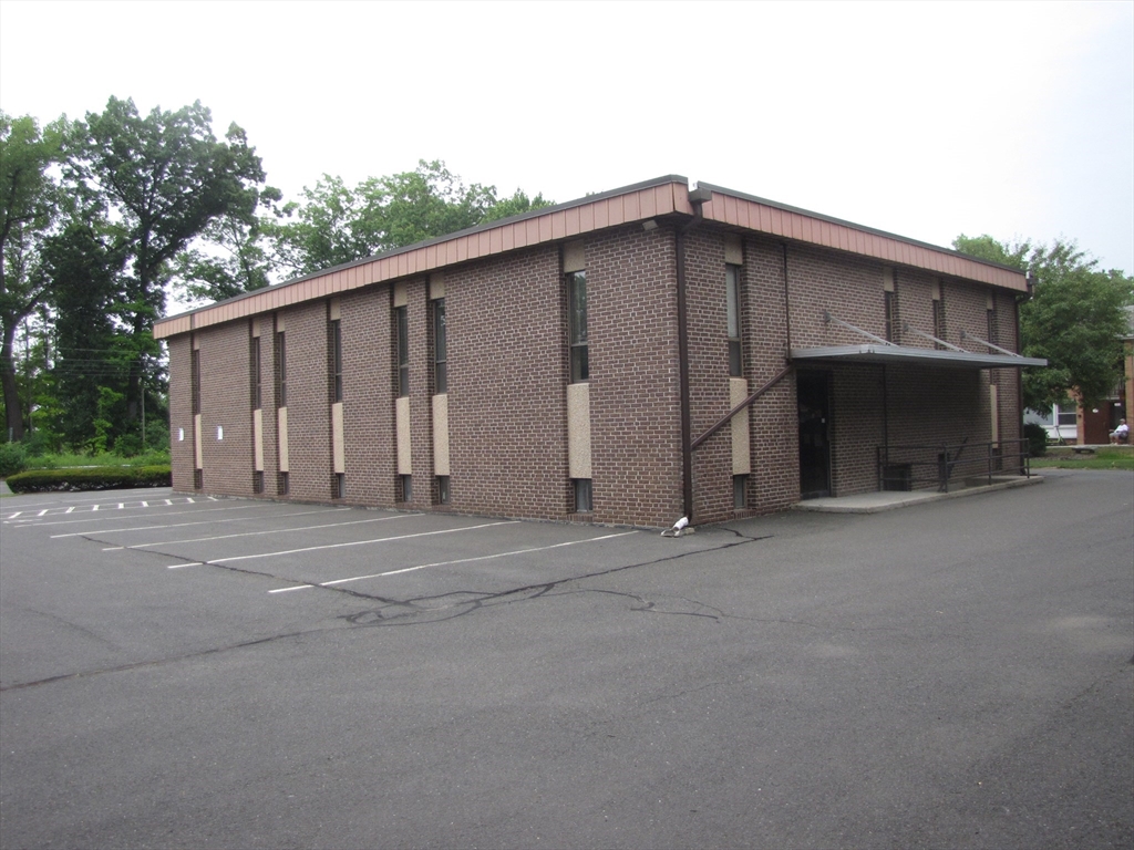 100 Main St Property Photo 2